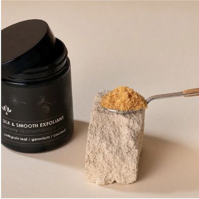 丝滑面部磨砂 (苦橙叶/天竺葵/椰子)